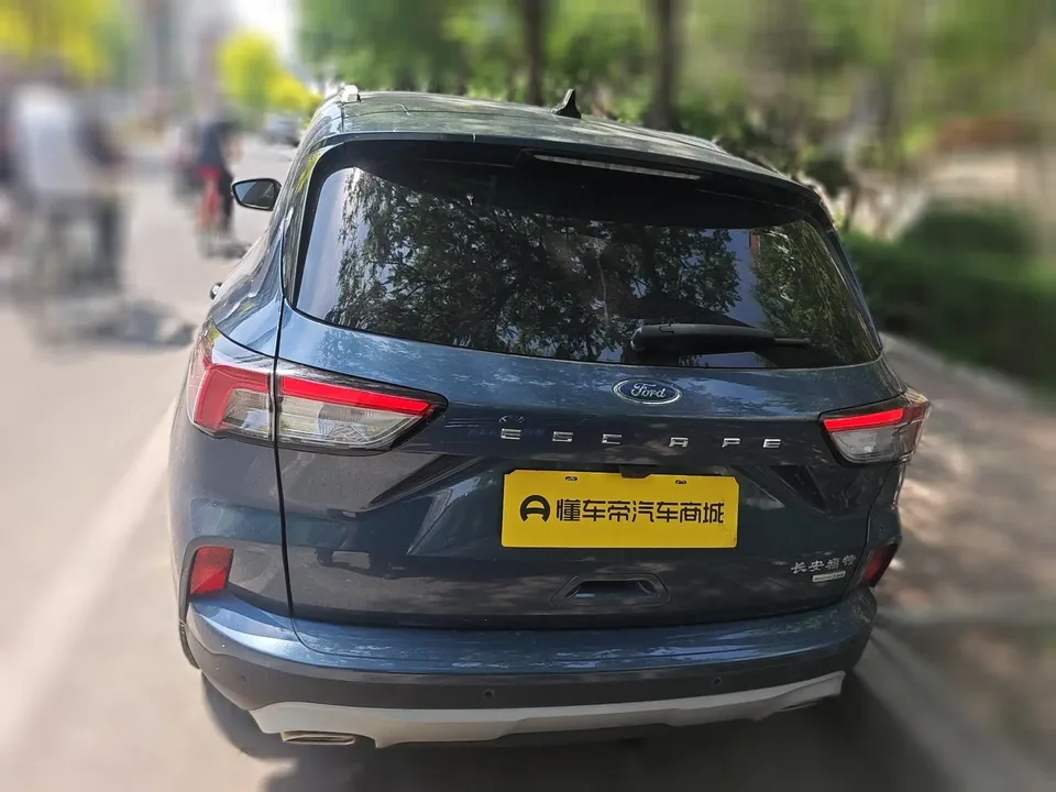 Ford Escape EcoBoost 245 2WD Premium Edition 2022 — миниатюра 5