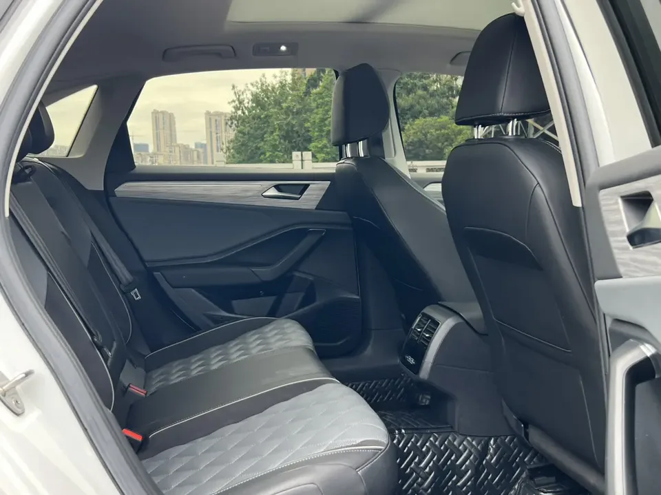 Volkswagen Sagitar 2023 Sagitar 300TSI DSG Excellence Edition 2023 — миниатюра 4