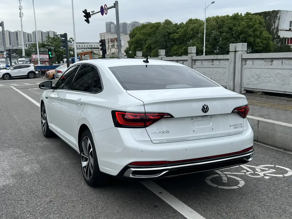 Volkswagen Sagitar 2023 Sagitar 300TSI DSG Excellence Edition 2023 — миниатюра 5