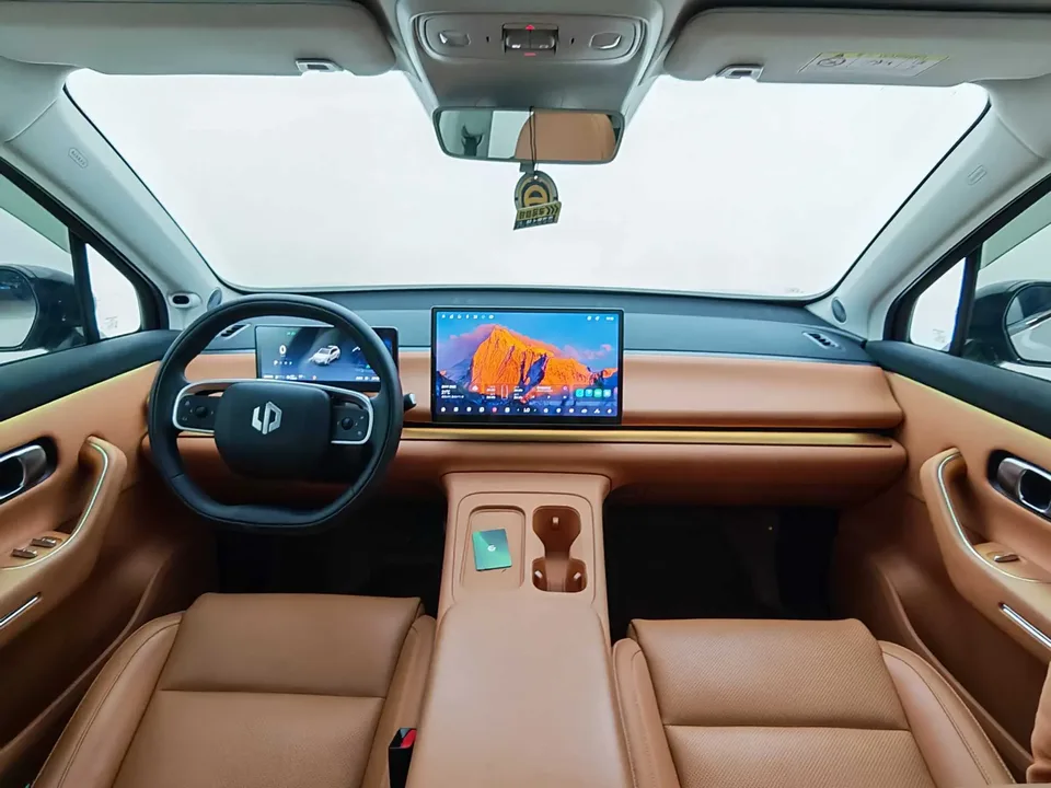 Leapmotor Zero running C10 Extended Range 210 Intelligent Edition 2024 — миниатюра 2
