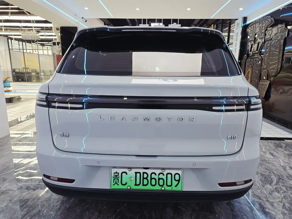 Leapmotor Zero running C10 Pure Electric 530 Comfort Edition 2024 — миниатюра 2