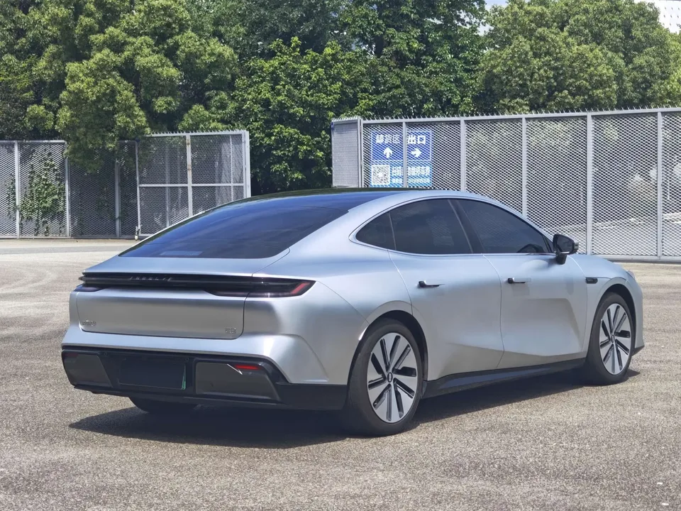 Geely Galaxy E8 550km MAX 2024 — миниатюра 2
