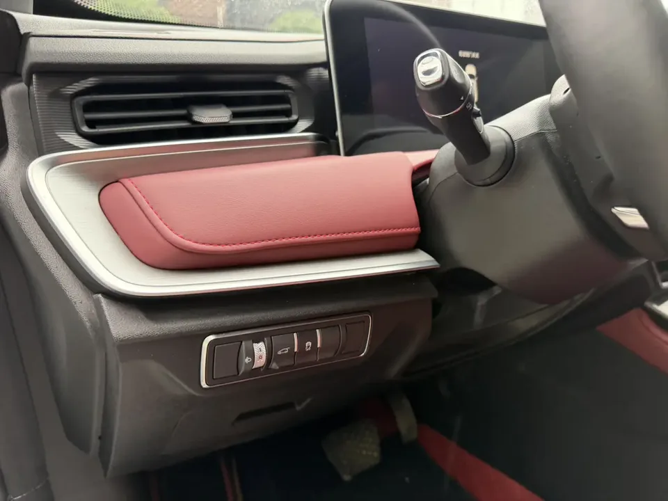 Jetour Jietu X70 PLUS Jietu X70 PLUS 2024 Champion Edition 1.5T DCT Champion MAX+ 5 Seaters 2025 — thumbnail 4