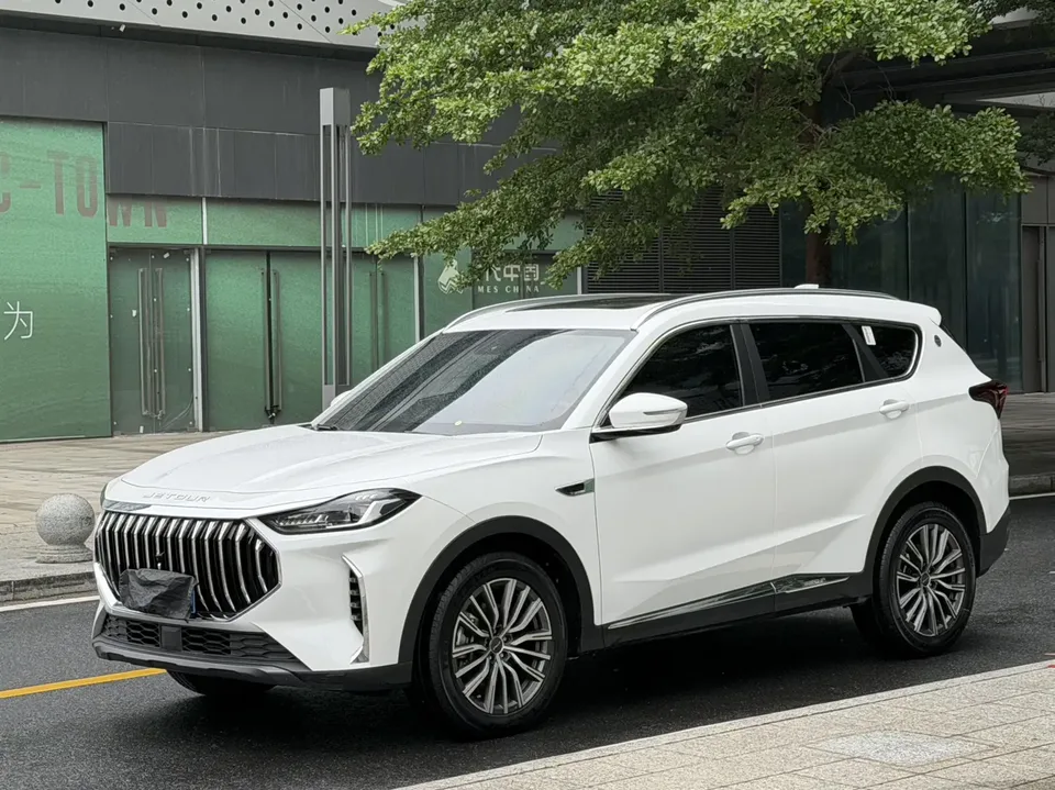 Jetour Jietu X70 PLUS Jietu X70 PLUS 2024 Champion Edition 1.5T DCT Champion MAX+ 5 Seaters 2025 — photo 1, buy with delivery to Moscow