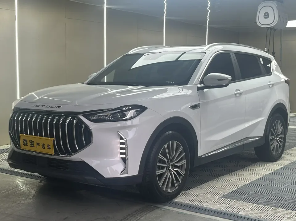 Jetour Jietu X70 PLUS Jietu X70 PLUS 2024 Champion Edition 1.5T DCT Champion PRO 7 Seaters 2024 — фото 1, купить с доставкой в Москву