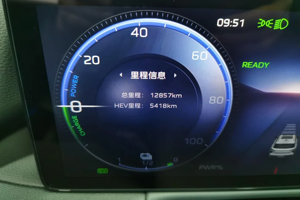 Hongqi HS3 PHEV 115km Jinwei Edition 2024 — миниатюра 4