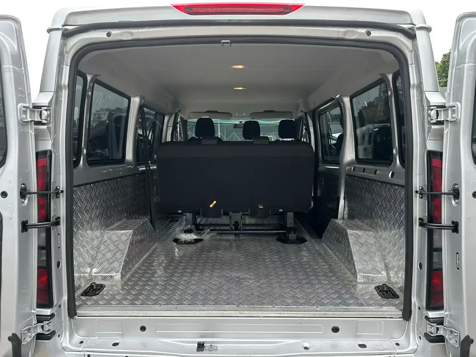 Jiangling Fushun 2.0T manual diesel short-axle low-top commercial multi-purpose passenger car 5 seats 2025 — миниатюра 3
