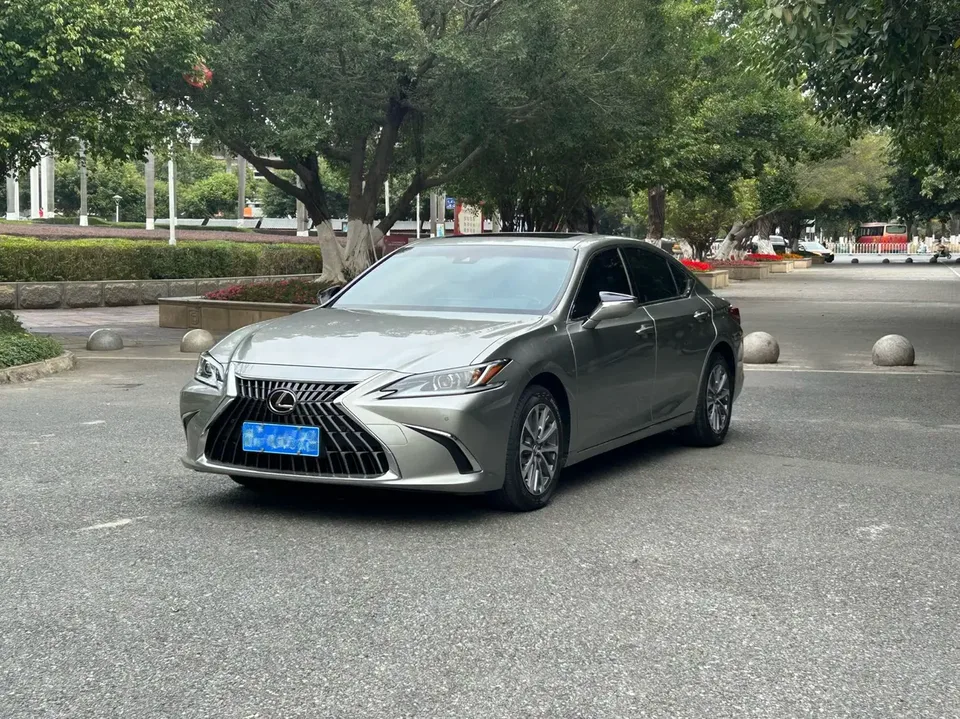 Lexus ES 2022