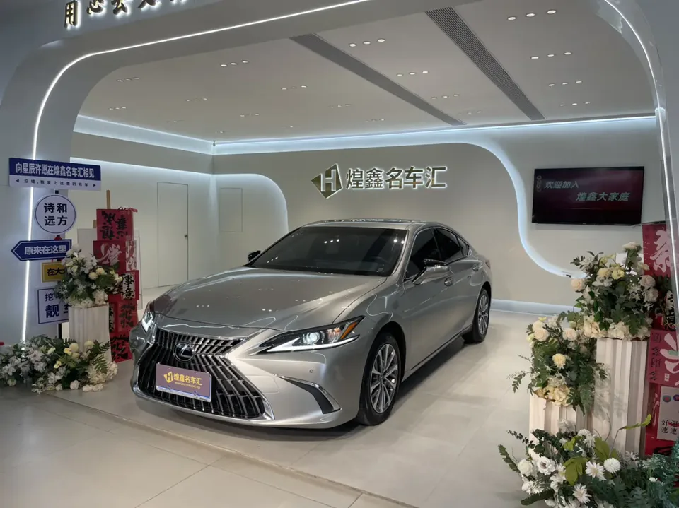 Lexus ES 2024
