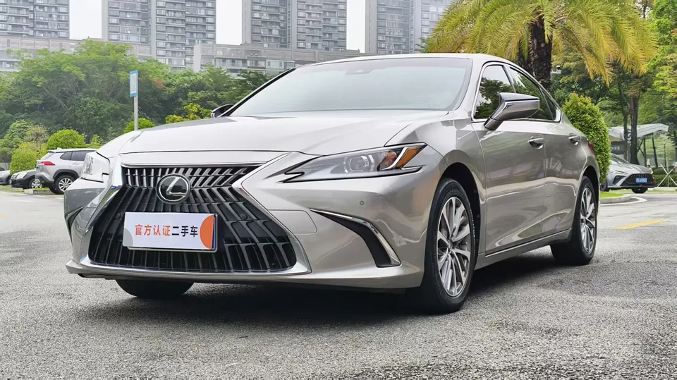 Lexus ES 2022