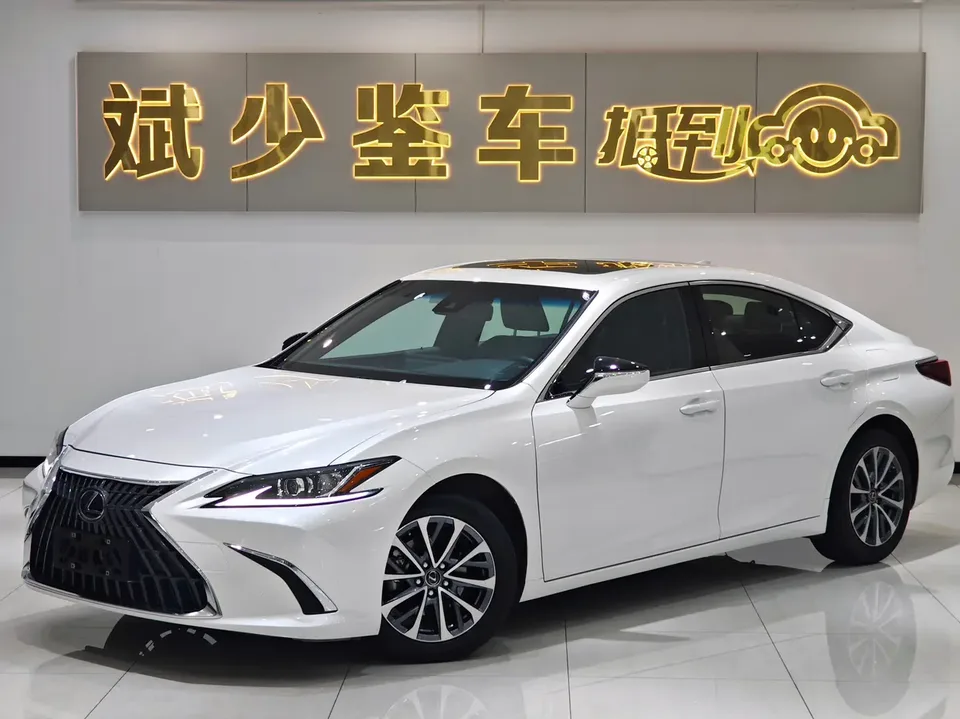 Lexus ES 2024