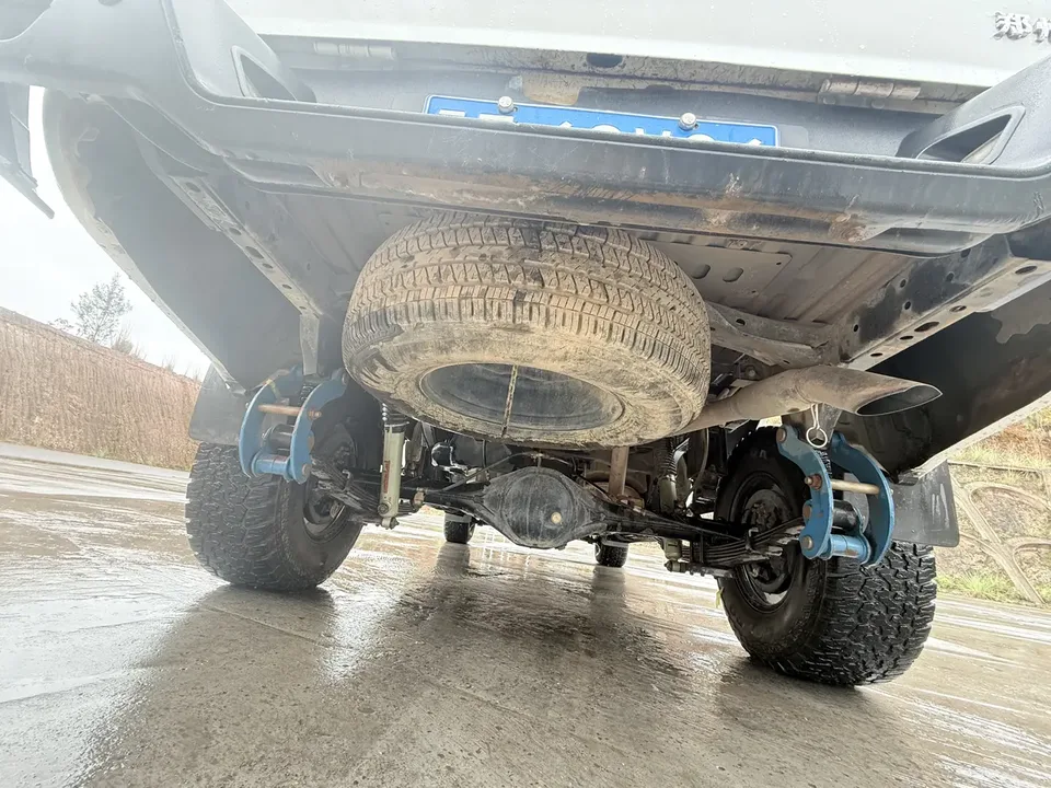 Dongfeng Ruiqi 6 2.3T manual four-wheel drive diesel standard flat bottom long cargo box 2023 — миниатюра 3