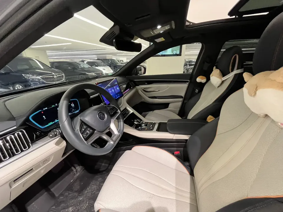BYD Song PLUS DM DM-i 110KM 2WD Flagship PLUS 2022 — миниатюра 4