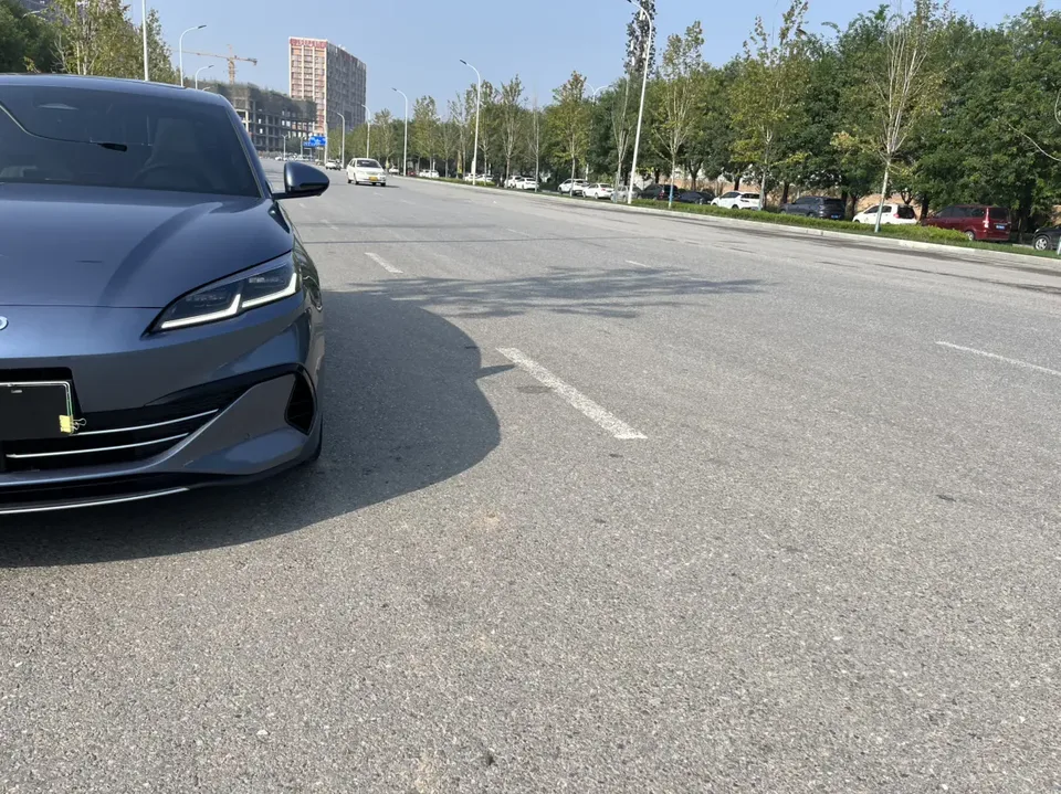 BYD Seal 06DM Intelligent Driving Edition DM-i 120KM Flagship Model 2024 — миниатюра 3