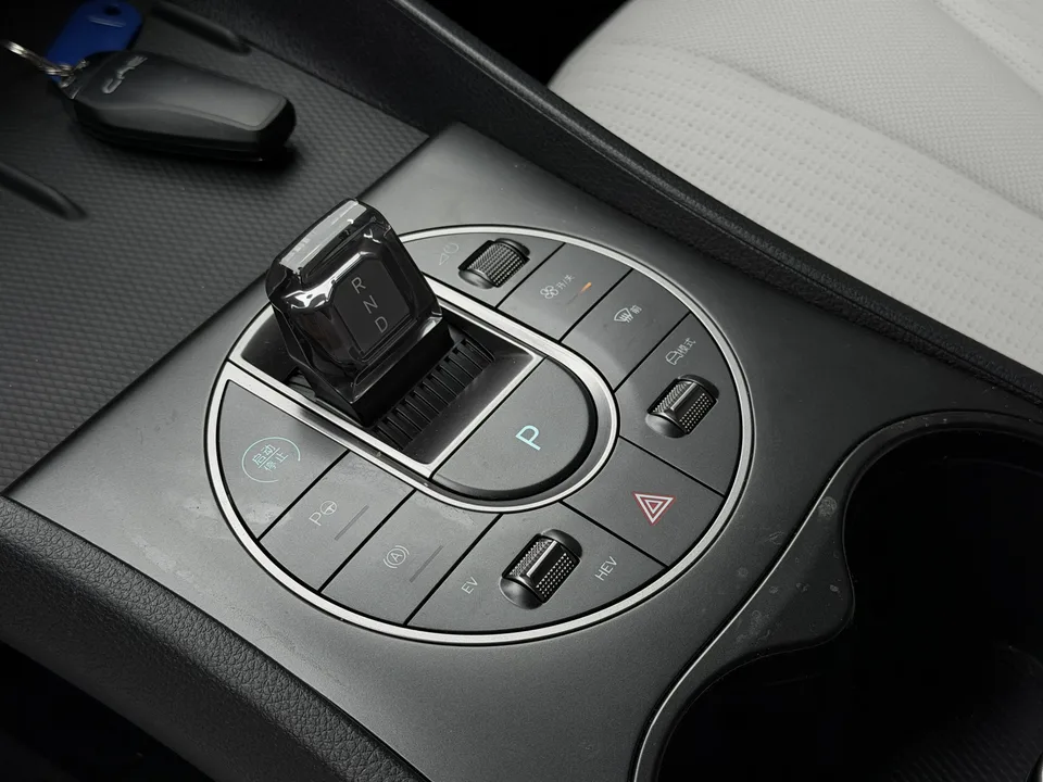 BYD Seal 05DM Intelligent Driving Edition DM-i 120KM Flagship Model 2025 — миниатюра 2