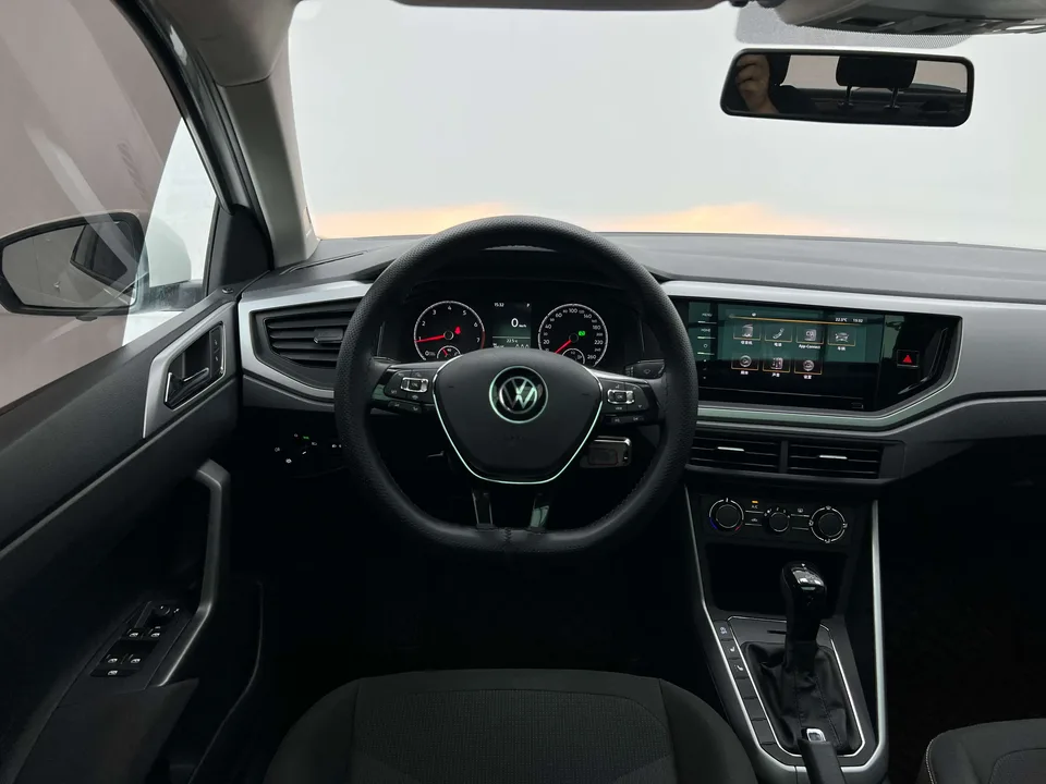 Volkswagen Polo Plus 1.5L Automatic Panoramic Enjoyment Edition 2022 — миниатюра 3