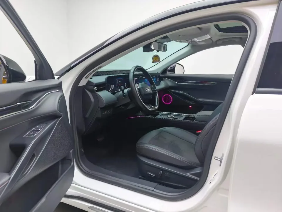 Ford Mondeo facelift EcoBoost 245 luxury model 2024 — миниатюра 5