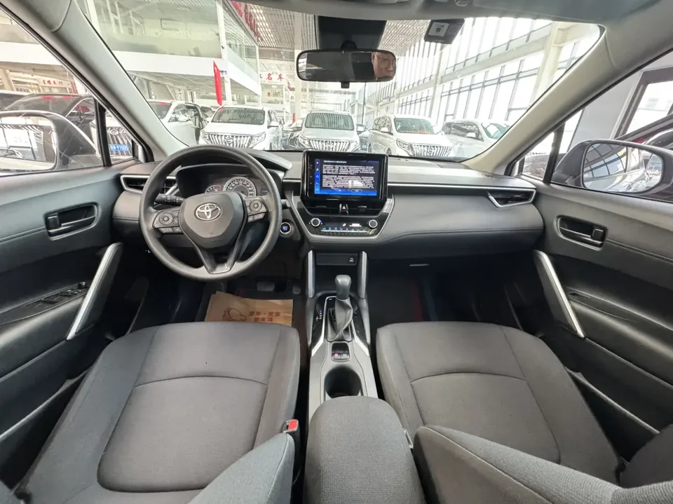 Toyota CorollaCross 2.0L Elite Edition 2023 — миниатюра 4