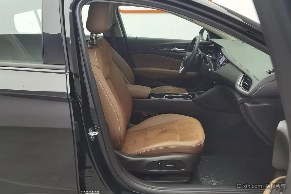 Buick Majesty Regal 2024 28T Enjoyment Edition 2024 — миниатюра 5