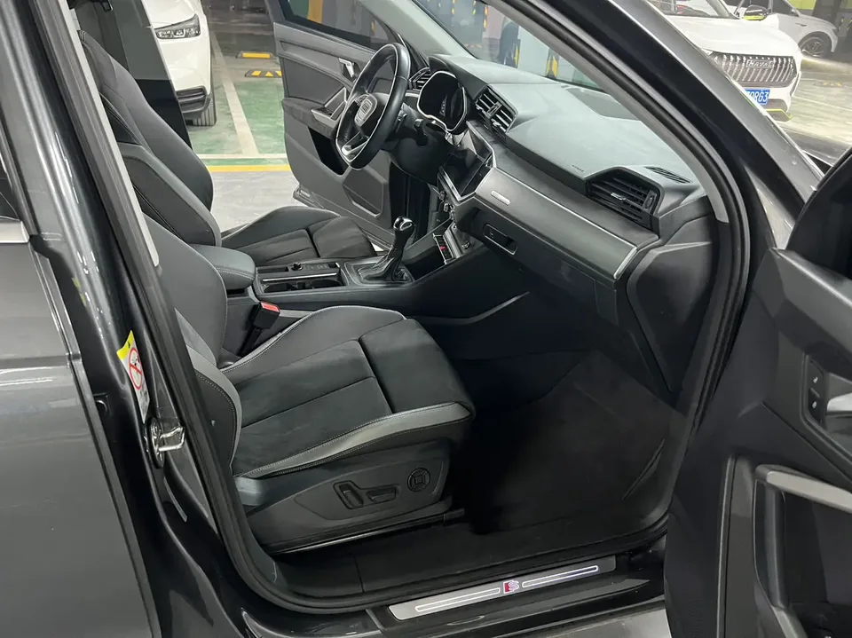 Audi Q3 Audi Q3 2022 35 TFSI Fashionable and Dynamic 2023 — миниатюра 3