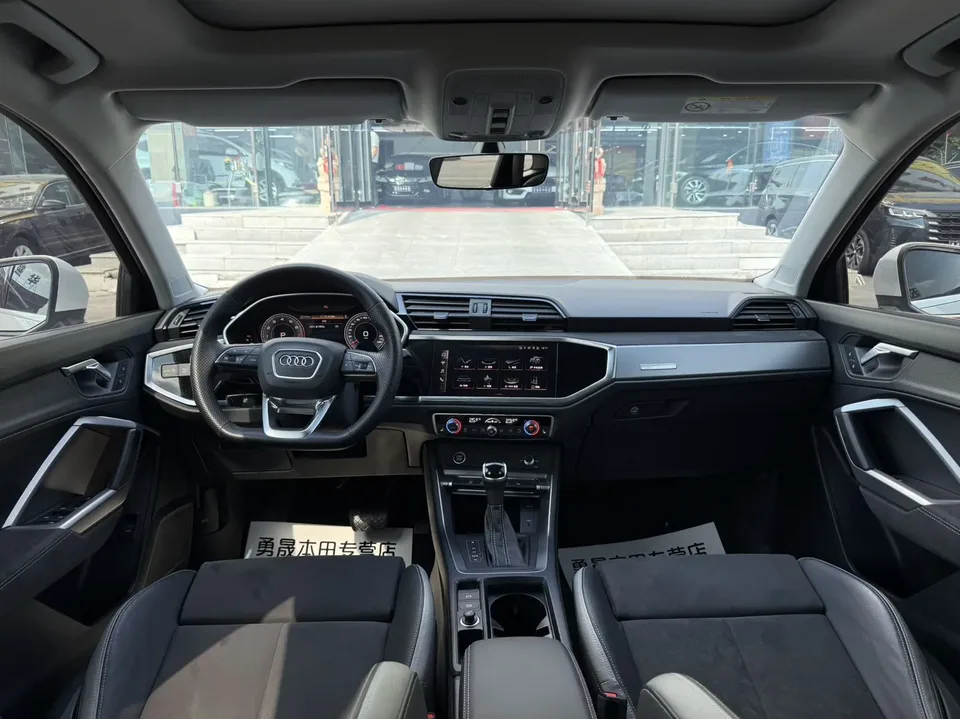 Audi Q3 Audi Q3 2022 35 TFSI Fashionable and Dynamic 2022 — миниатюра 4