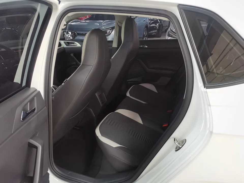 Volkswagen Polo facelift Plus 1.5L Automatic Colorful Technology Edition 2024 — миниатюра 5