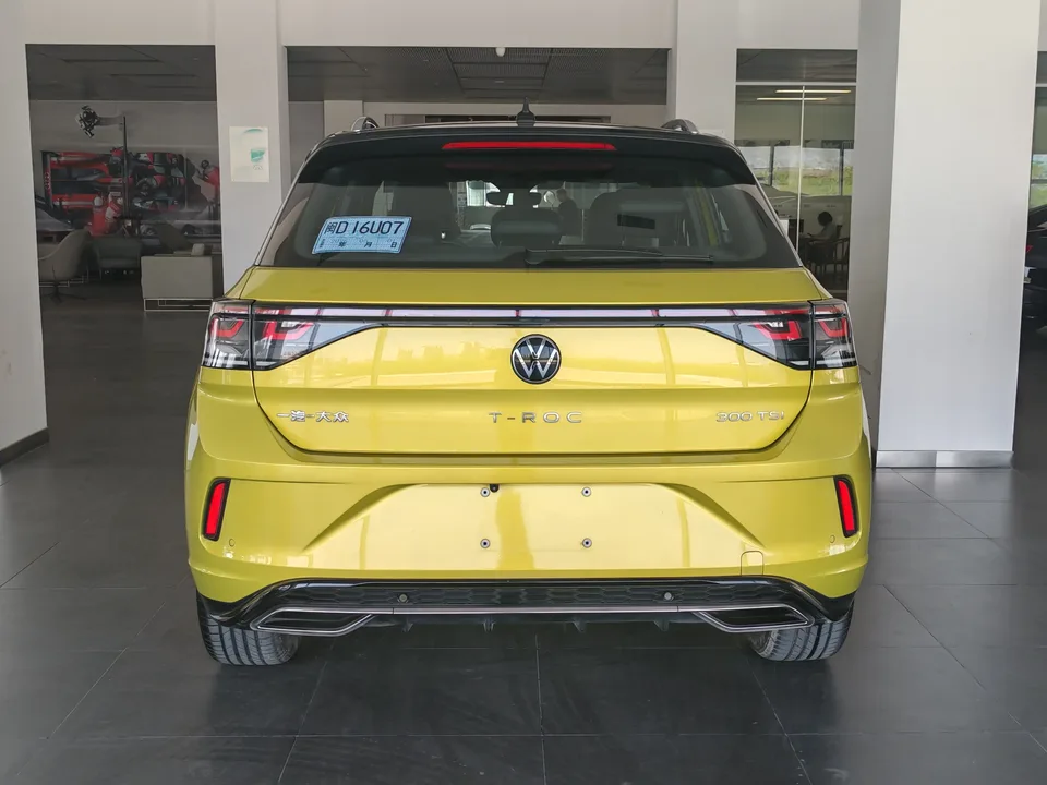 Volkswagen T-Roc 300TSI DSG Starlight Edition 2023 — миниатюра 2