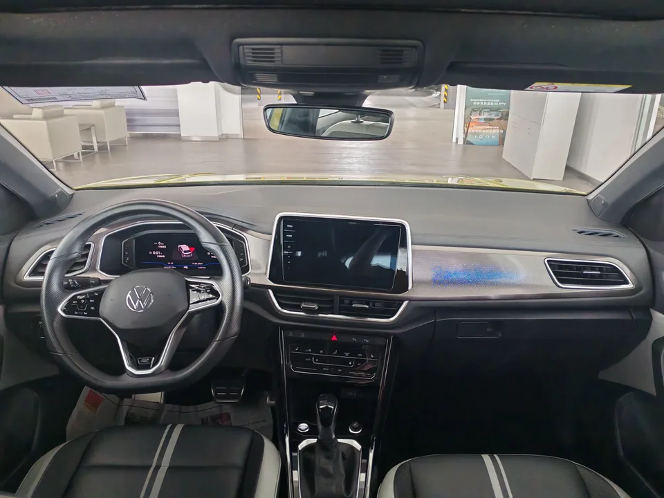 Volkswagen T-Roc 300TSI DSG Starlight Edition 2023 — миниатюра 3