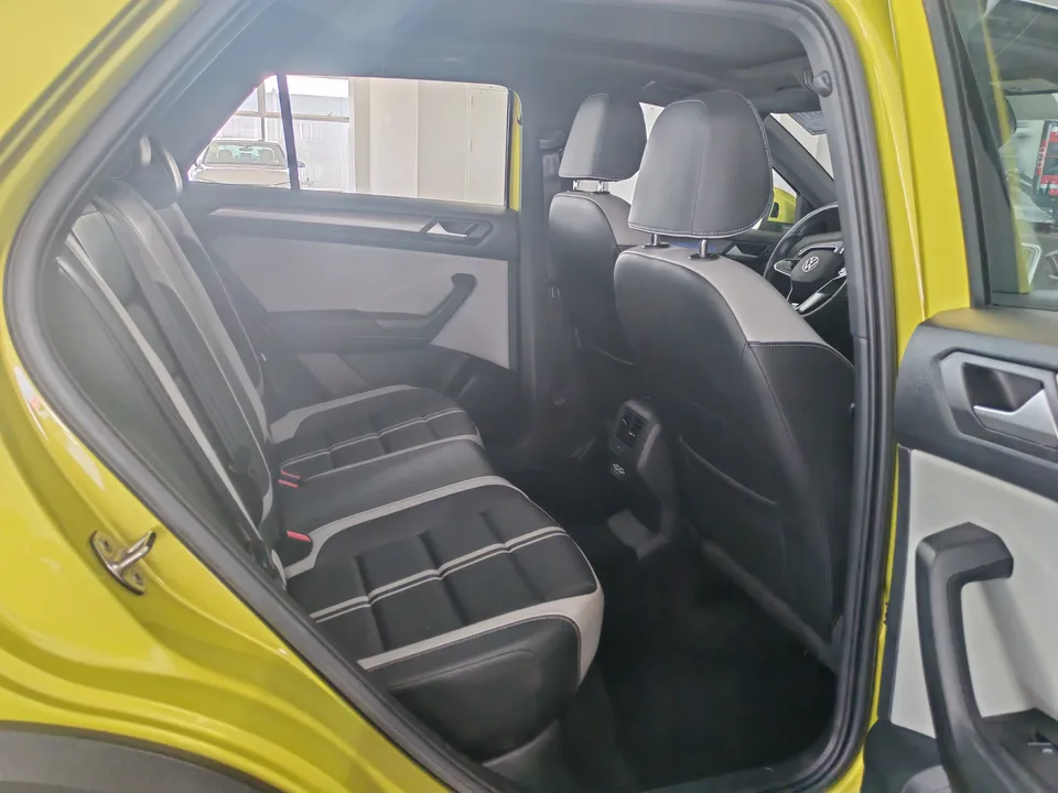 Volkswagen T-Roc 300TSI DSG Starlight Edition 2023 — миниатюра 4