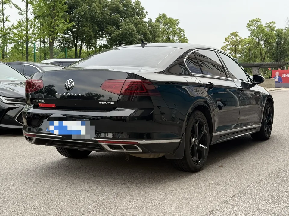 Volkswagen Magotan Magotan 2023 2 million commemorative edition 330TSI DSG leading model 2023 — миниатюра 2