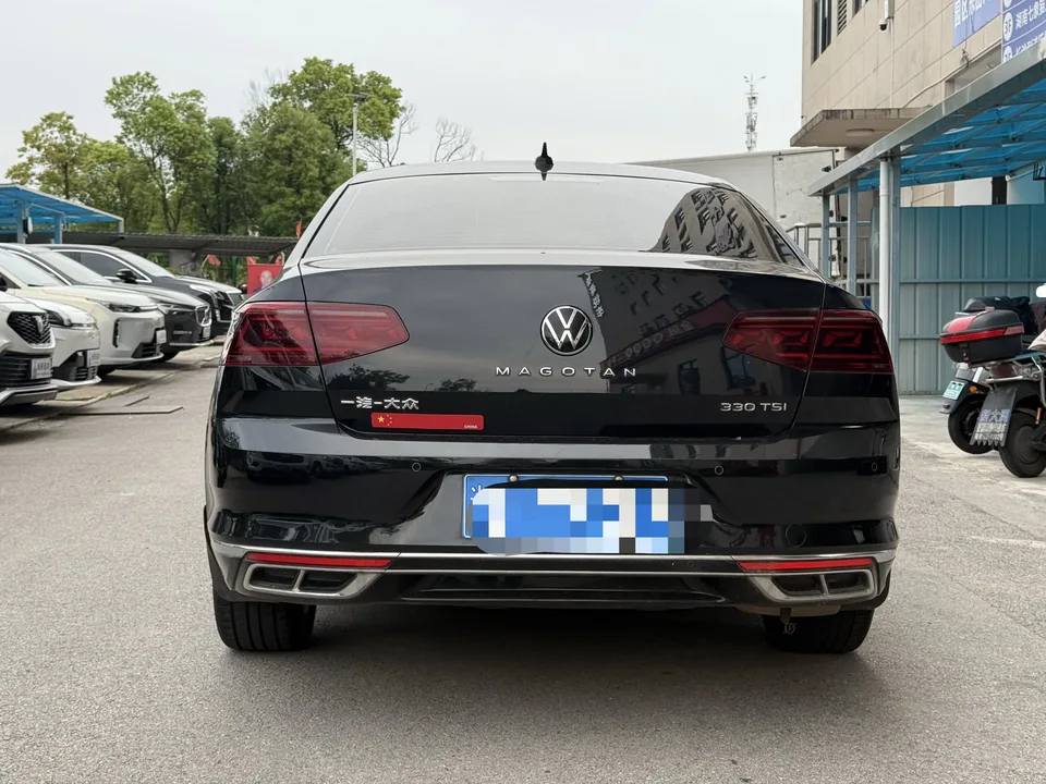 Volkswagen Magotan Magotan 2023 2 million commemorative edition 330TSI DSG leading model 2023 — миниатюра 4