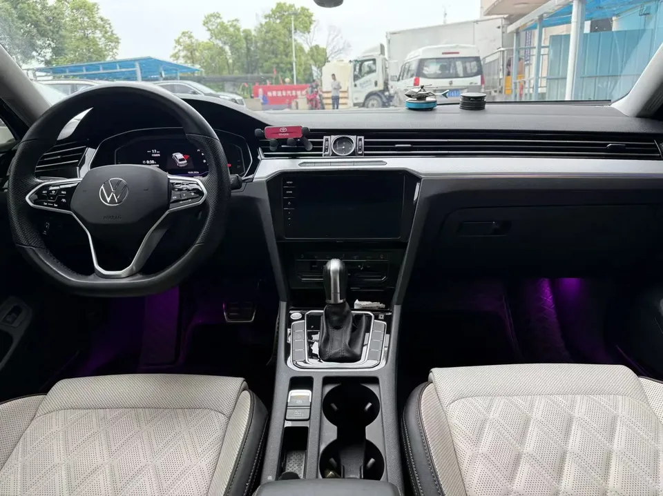 Volkswagen Magotan Magotan 2023 2 million commemorative edition 330TSI DSG leading model 2023 — миниатюра 5
