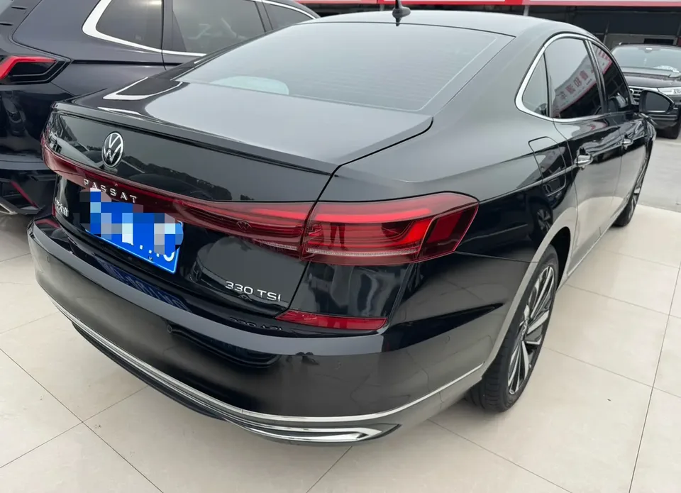 Volkswagen Passat Passat 2022 330TSI Deluxe Edition 2022 — миниатюра 2