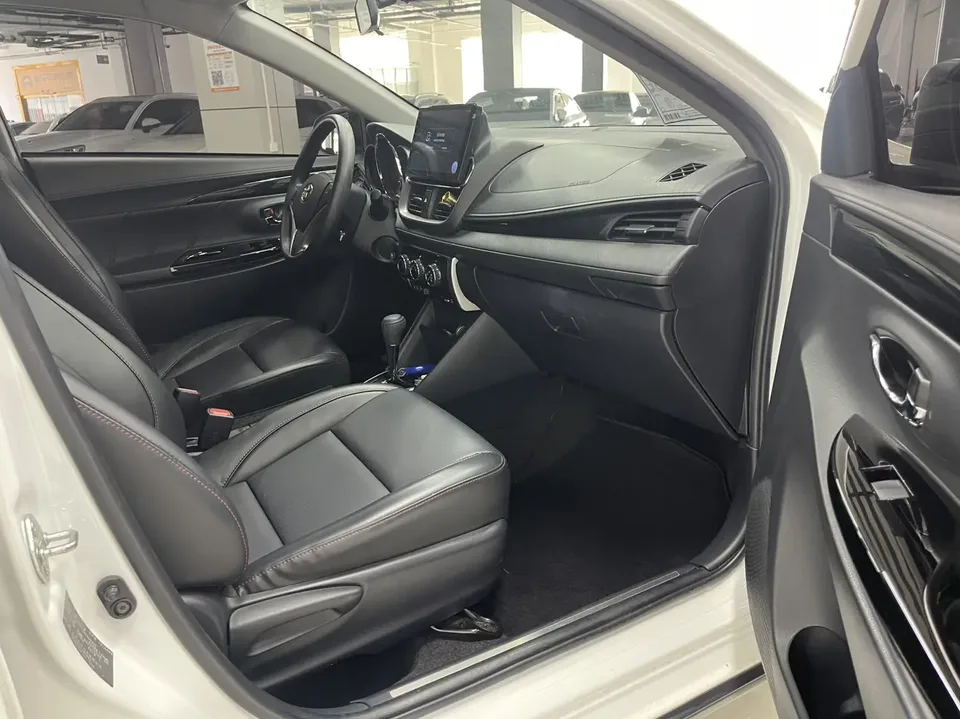 Toyota Yaris L YARiS L Zhixuan 2022 Zhixuan X 1.5L CVT luxury PLUS version 2022 — миниатюра 3