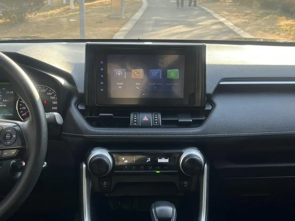 Toyota RAV4 2.0L CVT 2WD Urban Edition 2023 — миниатюра 3