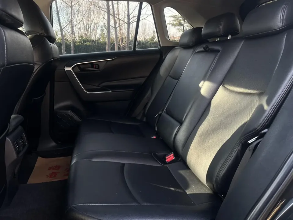 Toyota RAV4 2.0L CVT 2WD Urban Edition 2023 — миниатюра 4