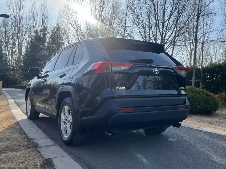Toyota RAV4 2.0L CVT 2WD Urban Edition 2023 — миниатюра 5