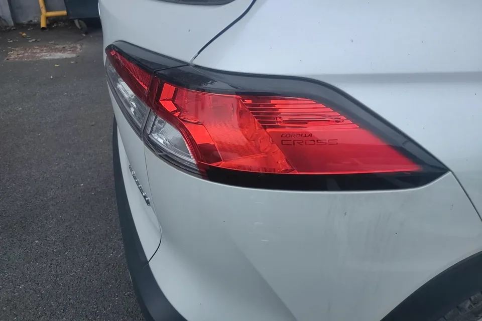 Toyota CorollaCross 2.0L Intelligent Electric Hybrid Dual Engine Pioneer Edition 2023 — миниатюра 2