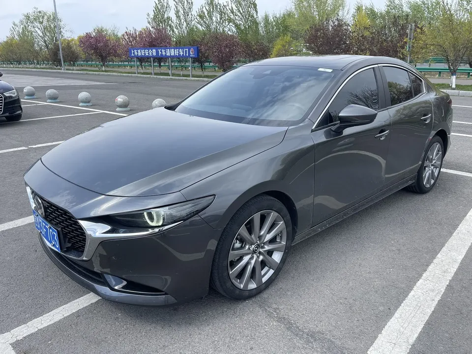 Mazda Axela Mazda3 2022 2.0L automatic premium version 2023 — фото 1, купить с доставкой в Москву
