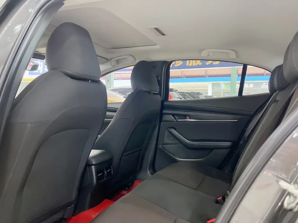 Mazda Axela Mazda3 Angkesela 2023 2.0L Automatic Elegant Edition 2024 — thumbnail 3