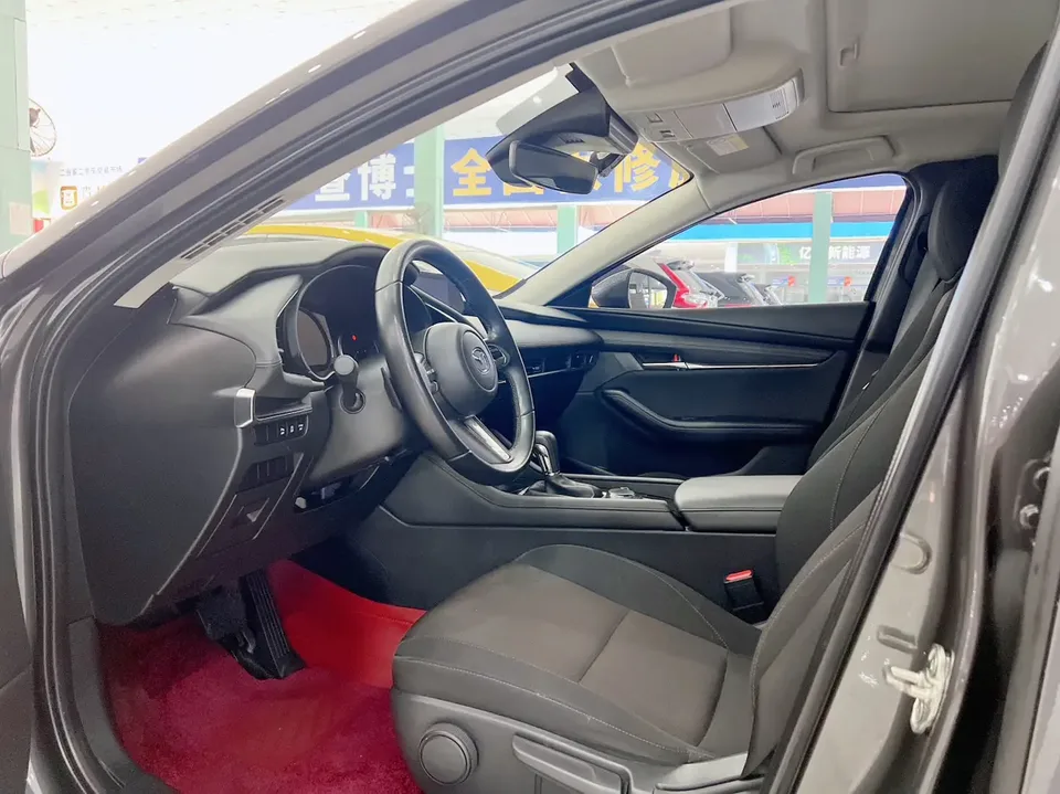 Mazda Axela Mazda3 Angkesela 2023 2.0L Automatic Elegant Edition 2024 — thumbnail 5