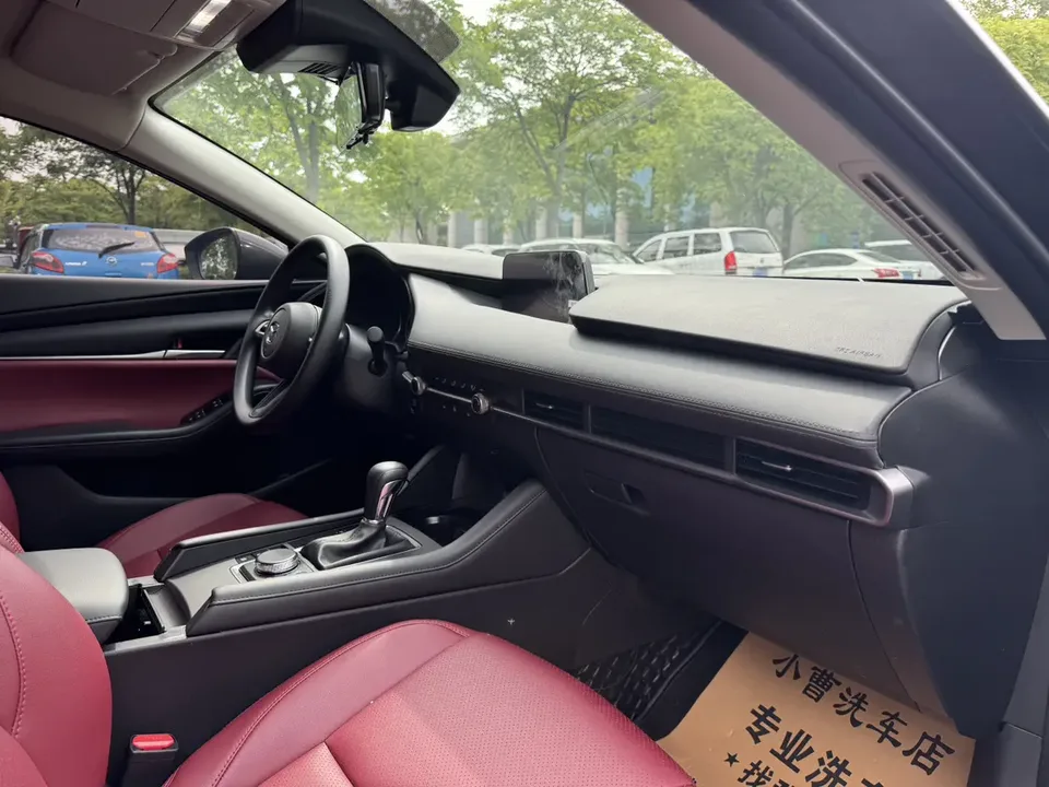 Mazda Axela 2.0L Automatic Quality Edition 2024 — миниатюра 5