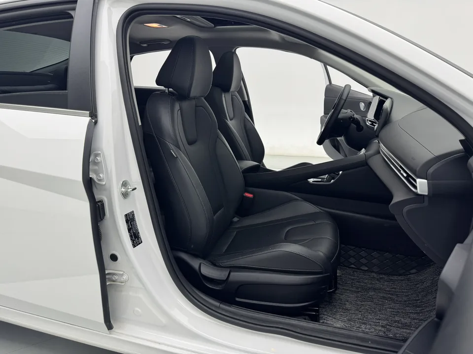 Hyundai Elantra 1.5L CVT GLX Elite Edition 2025 — миниатюра 4