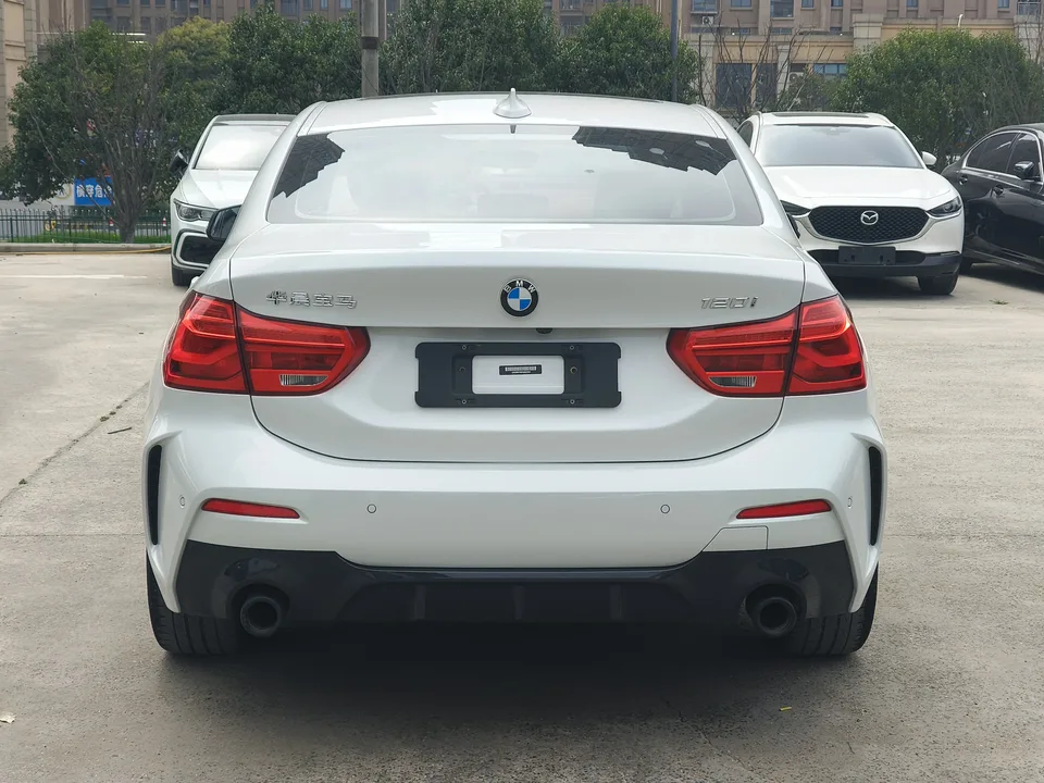 BMW 1 Series BMW 1 Series 2023 120i M Sport Night Edition 2022 — миниатюра 2