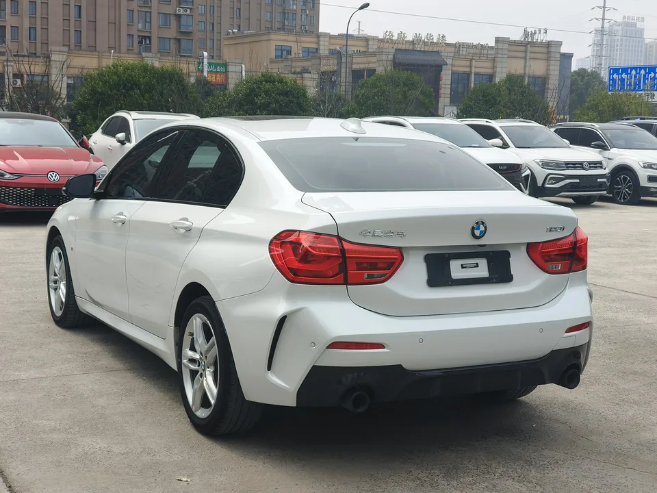 BMW 1 Series BMW 1 Series 2023 120i M Sport Night Edition 2022 — миниатюра 4