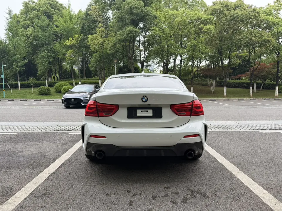 BMW 1 Series BMW 1 Series 2023 120i M Sport Night Edition 2022 — миниатюра 2