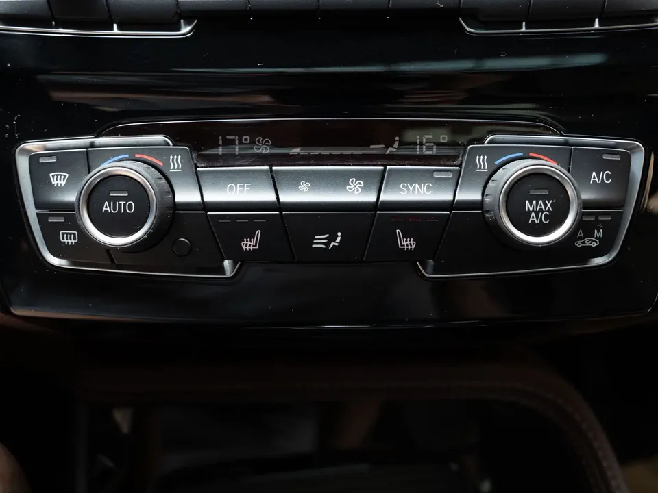 BMW X1 BMW X1 2022 sDrive20Li Exclusive Model 2023 — миниатюра 4