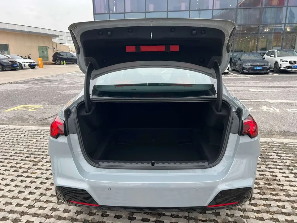 BMW 2 Series 2 Series 225L M Sports Package 2025 — миниатюра 4