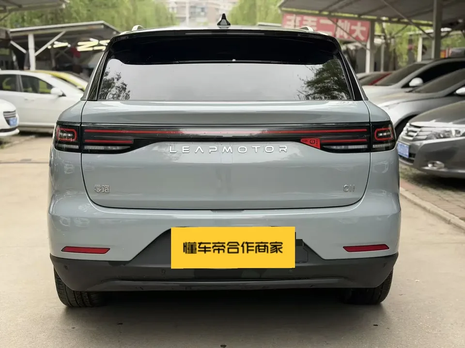 Leapmotor Zero running C11 Extended Range 300 Smart Edition 2024 — миниатюра 2
