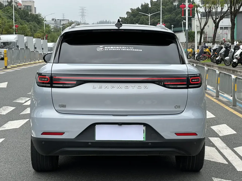 Leapmotor Zero running C11 Extended Range 300 Premium Edition 2024 — миниатюра 2